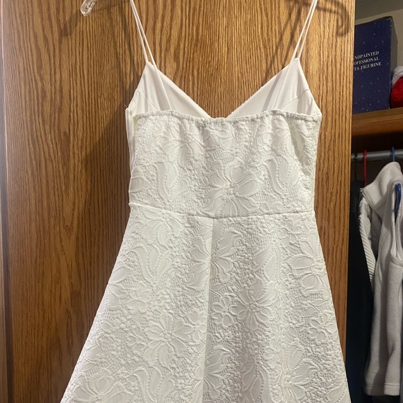 Above the knee Dress - Picture 3 of 4